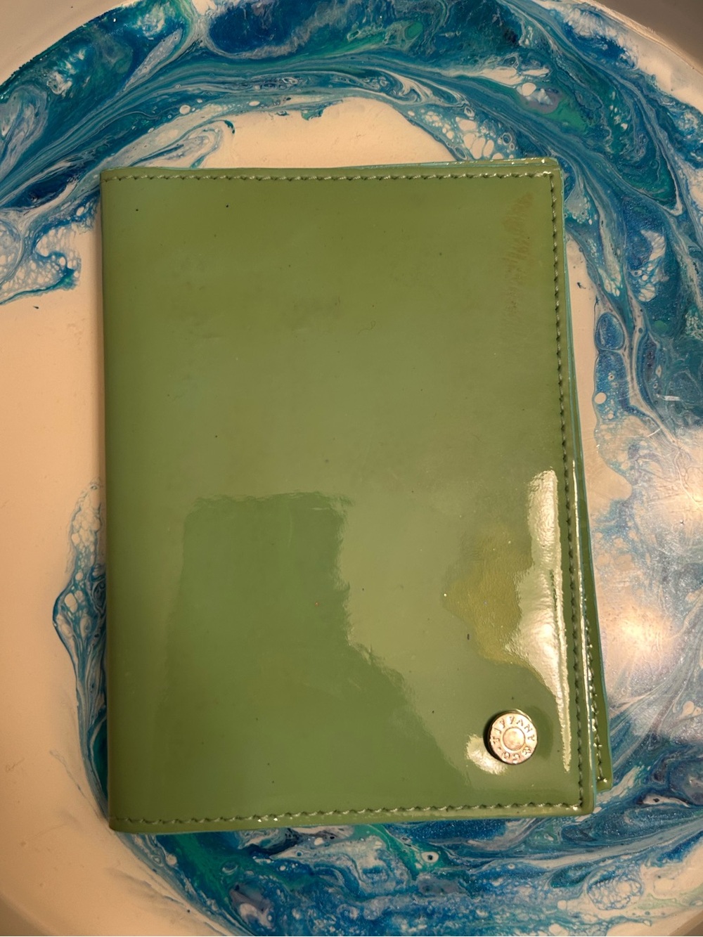 Tiffany & Co. passport holder
Pre lived condition pictured
Patent leather exte